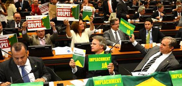 Ao todo, 61 deputados discursam sobre o parecer final da Comissão Especial do Impeachment (Foto: Fábio Rodrigues Pozzebom/Agência Brasil).