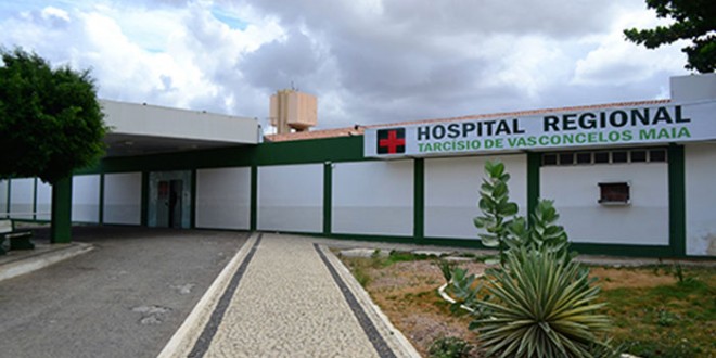 * Seguranças do Hospital Regional Tarcísio Maia estão com salários atrasados há três meses.
