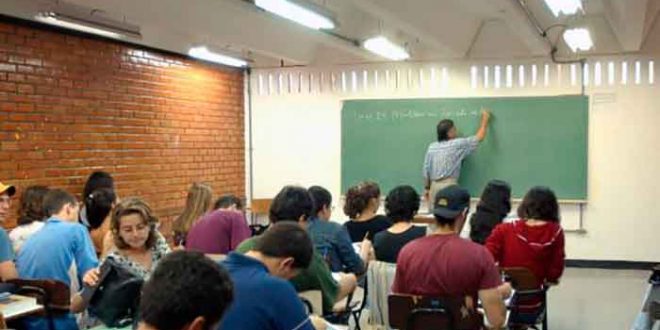 O Fies oferece financiamento de cursos superiores em instituições privadas a uma taxa de juros de 6,5% ao anoArquivo/Agência Brasil