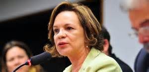 Secretária Fátima Pelaes