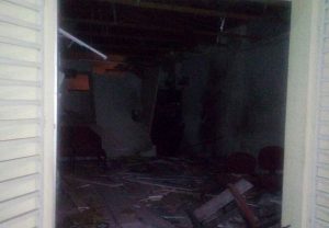 Terminal bancário foi destruído pela explosão (Foto: 100% Bom Jesus).