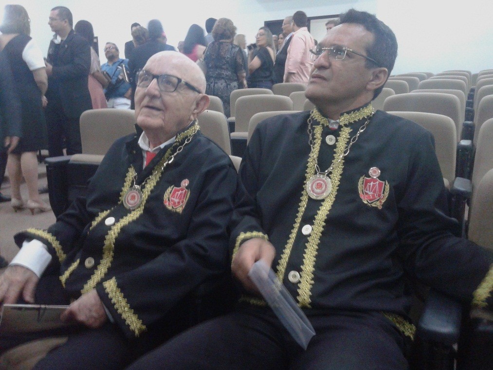 Eu, (Ricardo) e padre sátiro conversando sobre os rumos teológicos que o mundo tem tomado.