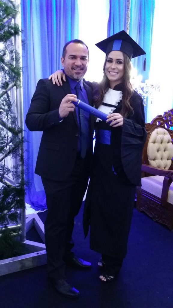 Edson Rego do Star Cerimonial esteve presente na colação de grau da amiga, a administradora Malena Claudino.