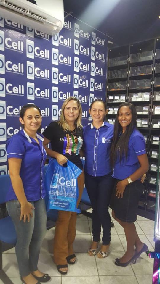 Leida Paiva com a equipe Dcell, ela ganhadora do Sorteio realizado no meu instagram @gilliima em parceria com as lojas DCELL de Pau dos Ferros. A melhor loja de acessórios e assistência técnica da Região.