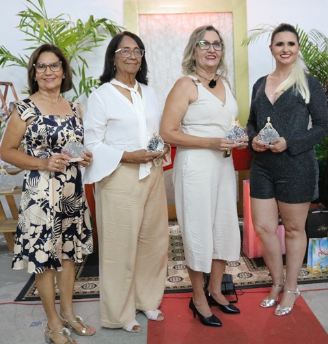  Elas disseram sim e receberam o Troféu de Madrinha Caraúbas Acontece 17 Anos, Maria Vera Lucia Oliveira, Maria Newman Gurgel de Amorim, Reijania Aquino e Raquel Soares Gurgel.