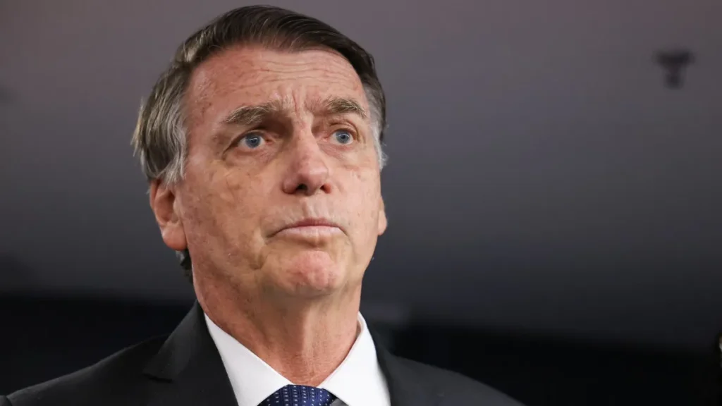 Bolsonaro manda mensagem por deputado sobre redução de pena