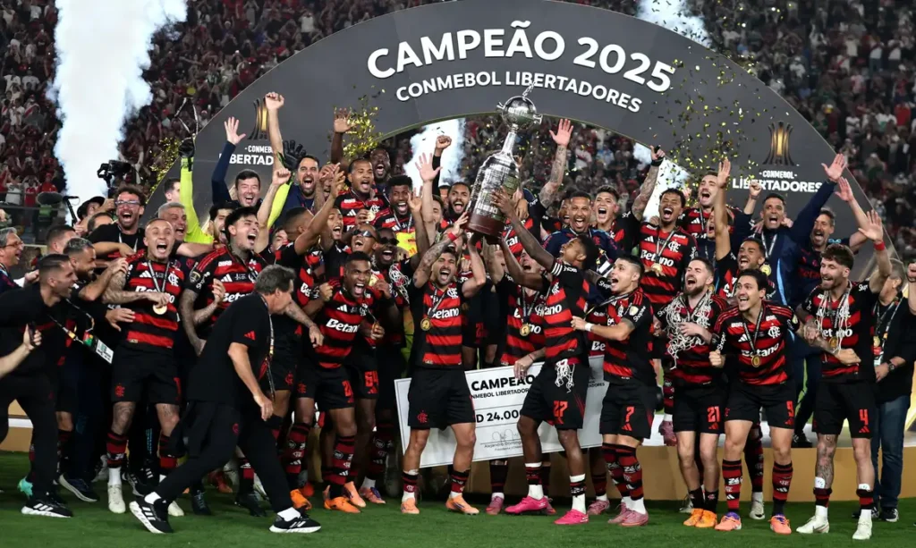 Flamengo vence Palmeiras e vira 1º brasileiro tetra da Libertadores