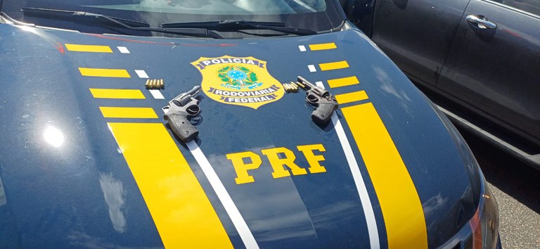 PRF prende homem que portava dois revólveres com a numeração raspada em Macaíba