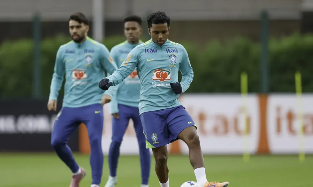 Seleção realiza primeiro treino para amistosos na Europa