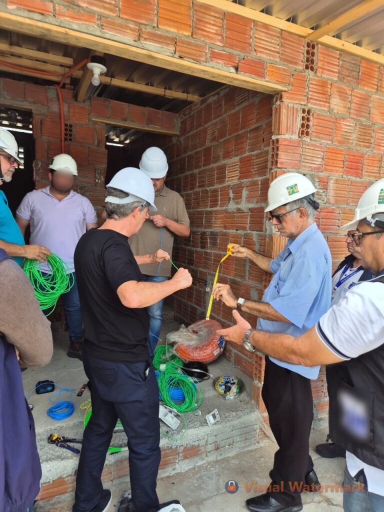 Fiscalização do Ipem/RN encontra fios e cabos elétricos irregulares no comércio de Natal