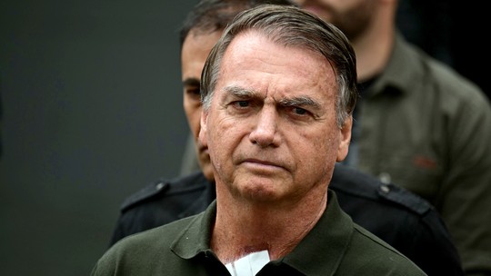 Defesa pede que Bolsonaro possa cumprir pena em regime domiciliar