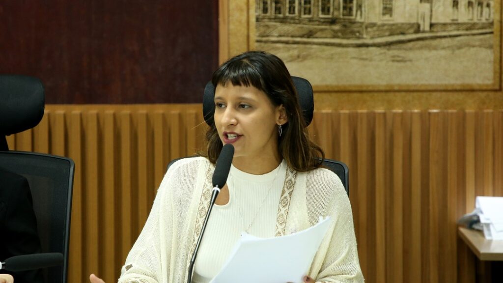 Justiça suspende sessão que votaria cassação da vereadora Brisa Bracchi