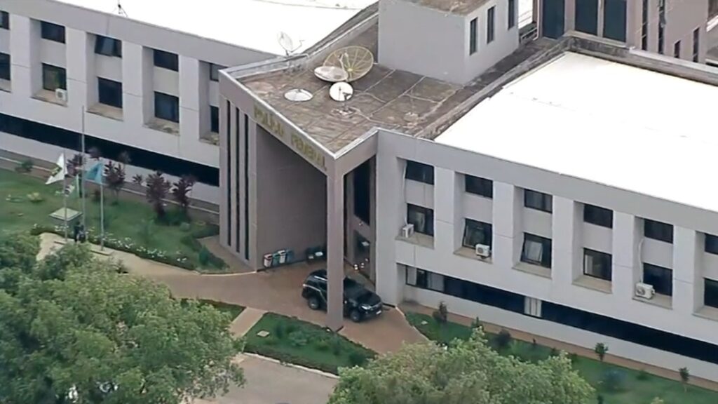 Moraes decreta cumprimento da pena de Bolsonaro por golpe;