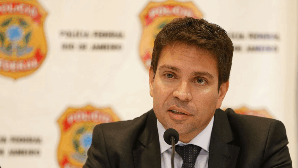 Câmara diz que não foi informada sobre saída de Ramagem do país