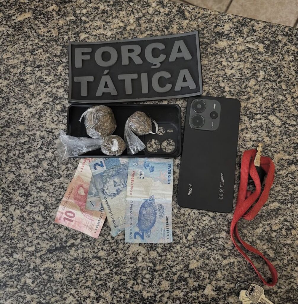 Polícia Militar apreende drogas, dinheiro e celular roubado em Mossoró