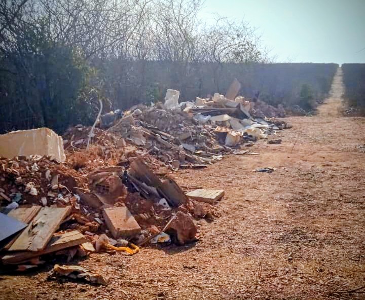 Denúncia: possível descarte irregular de entulho ligado a obras do Hospital Municipal em Mossoró