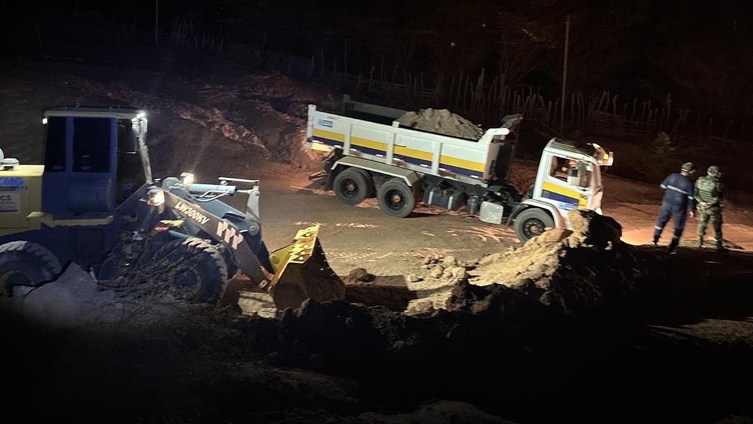 Polícia Ambiental flagra extração ilegal de areia na APA Dunas do Rosado, em Areia Branca