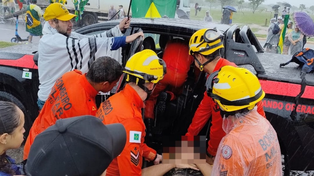 Raio atinge área central de Brasília e 24 são levados a hospitais; grupo aguardava marcha de apoiadores de Bolsonaro